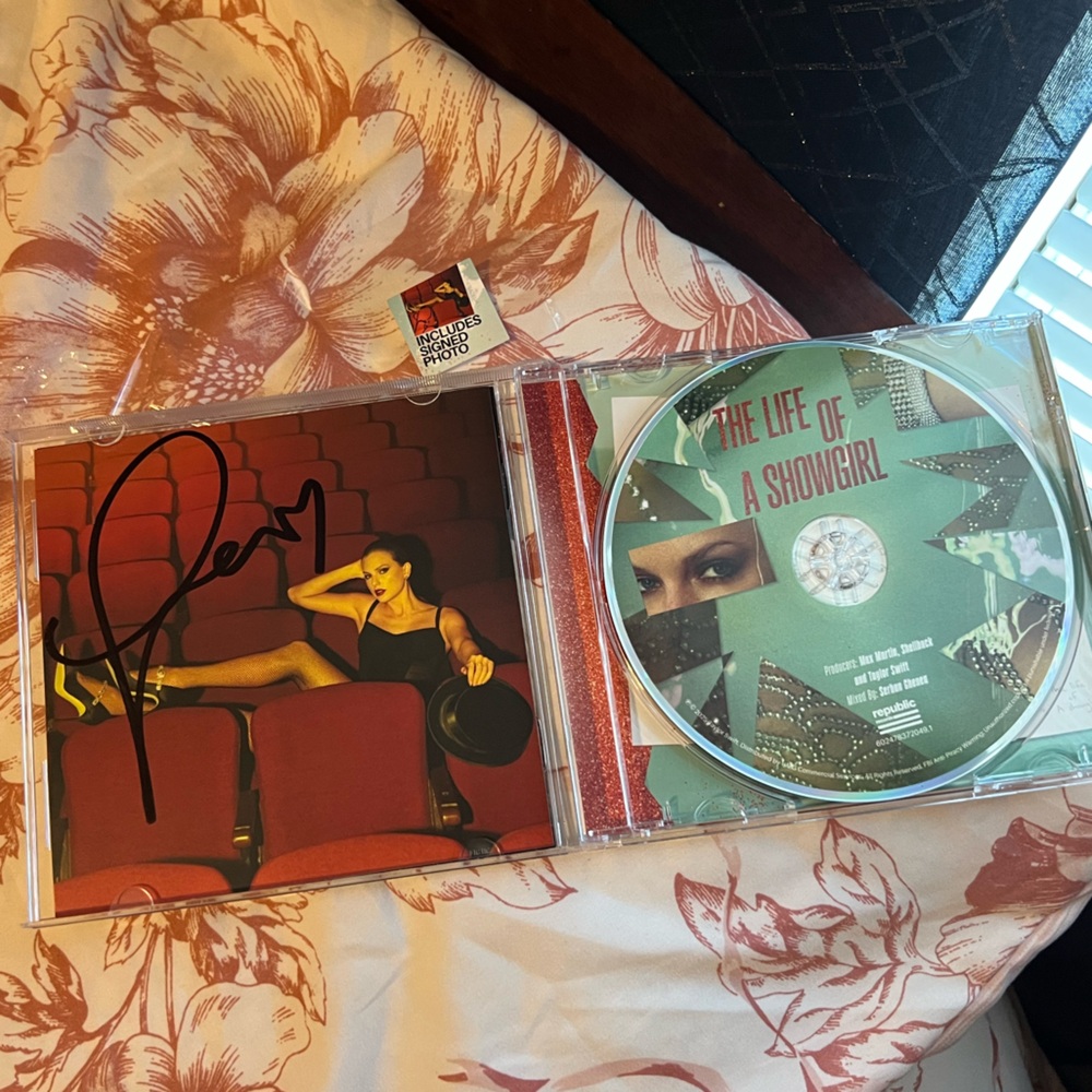 Taylor swift signed CD